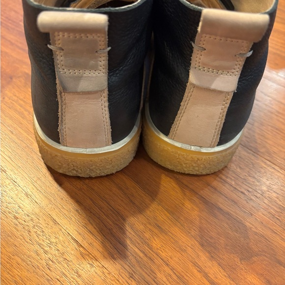 Black Leather Men\'s ECCO chukkas. main image 6